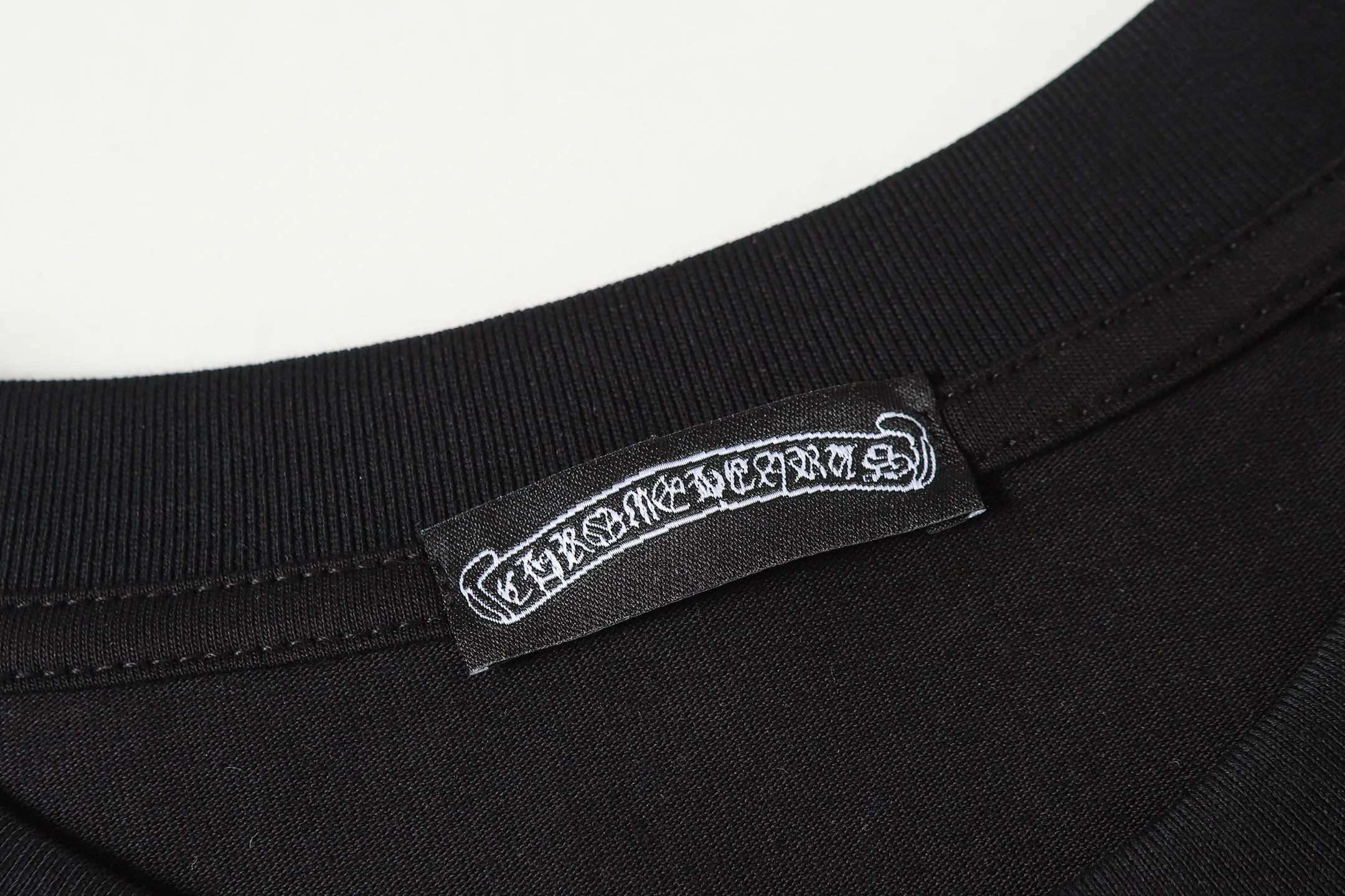 P160 Cross-border running quantity model, please do not place an order if you pursue quality -Chrome Hearts/Chrome Hearts Sanskrit hot diamond Sanskrit horseshoe explosive short-sleeved T-shirt -High weight, high density and high quality, soft, delicate and skin-friendly wool, soft and silky to the touch, excellent warmth and skin-friendly properties -Customized weaving and dyeing, no color difference, no matter the fabric or workmanship details, beat the ordinary version on the market -Colour: black white -Size: S M L XL